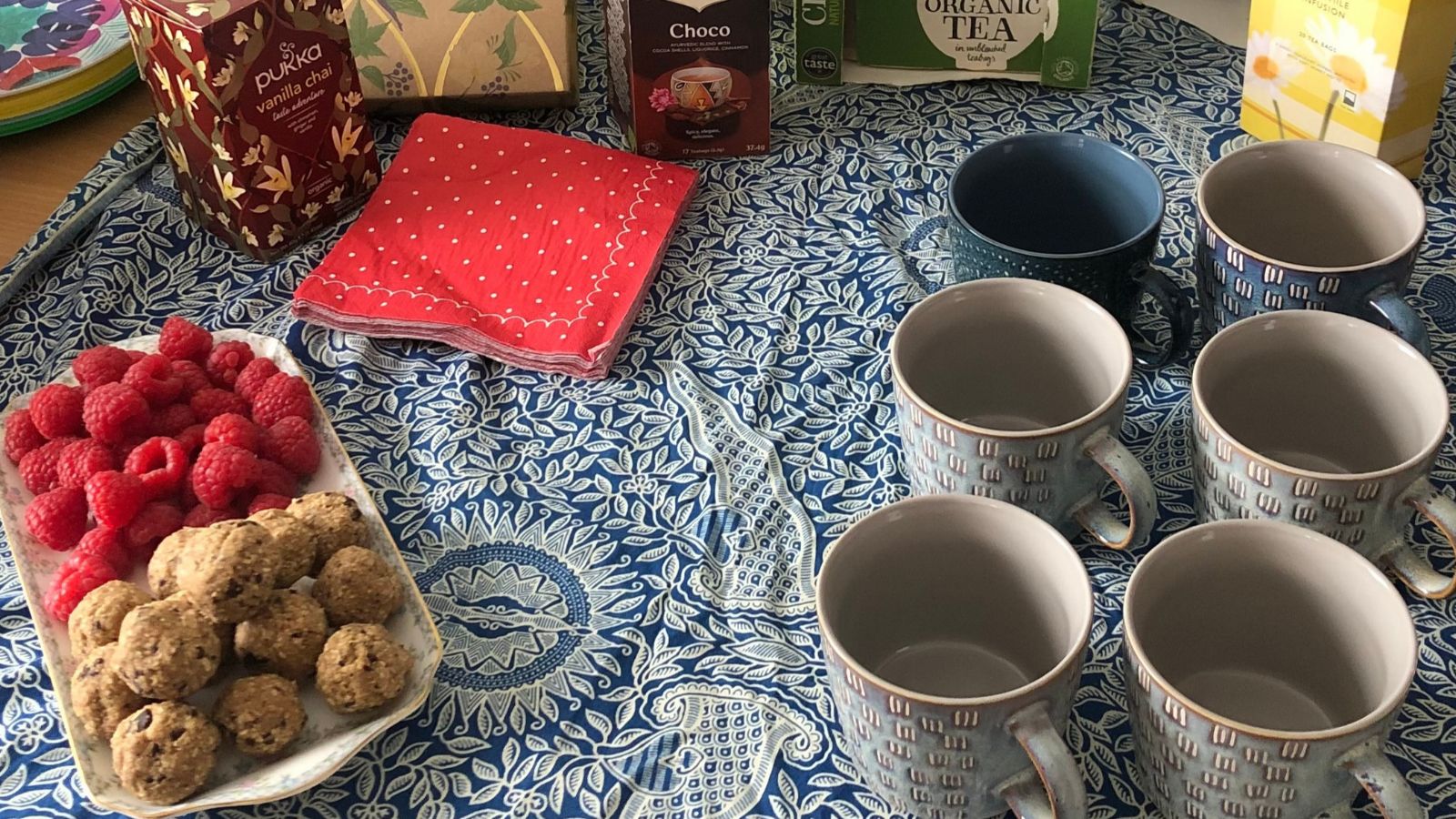 Debbie Thurlow Nature circle tea and cake